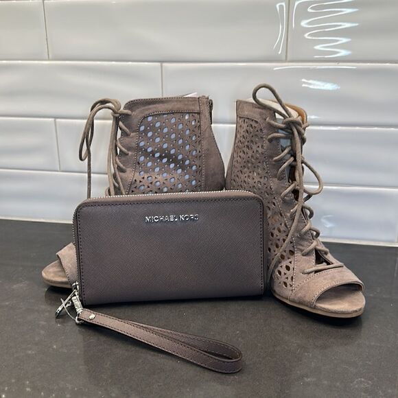 Qupid Taupe Lace up Heals - Picture 3 of 9